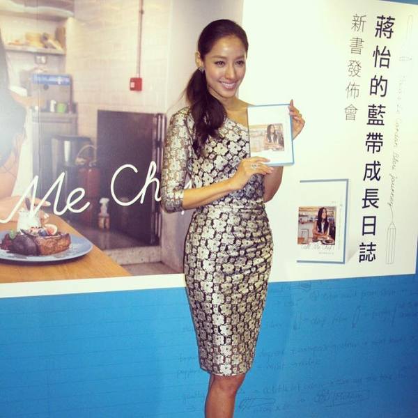 Coco Chiang 蔣怡 dressed in Yi-ming one shoulder lace dress in her new book launch event