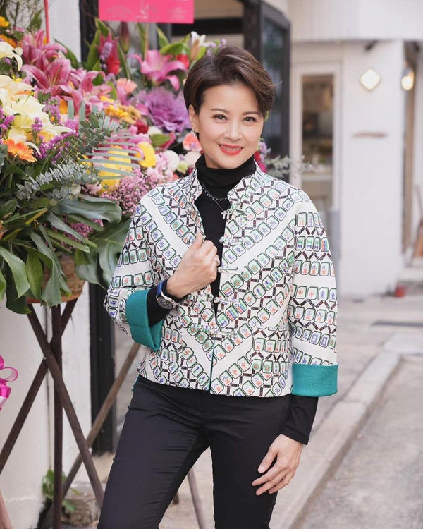 黎燕珊 穿着Yi-ming 麻雀外套嘅時尚又型格.