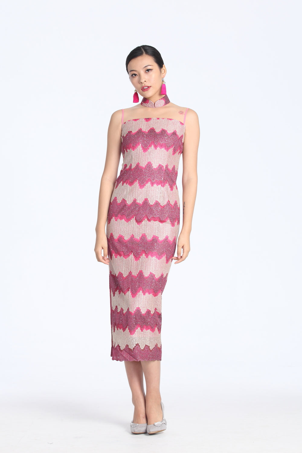 CRANBERRY WAVY PATTERN EMBROIDERY ON MESH SLEEVELESS ANKLE-LENGTH QIPAO