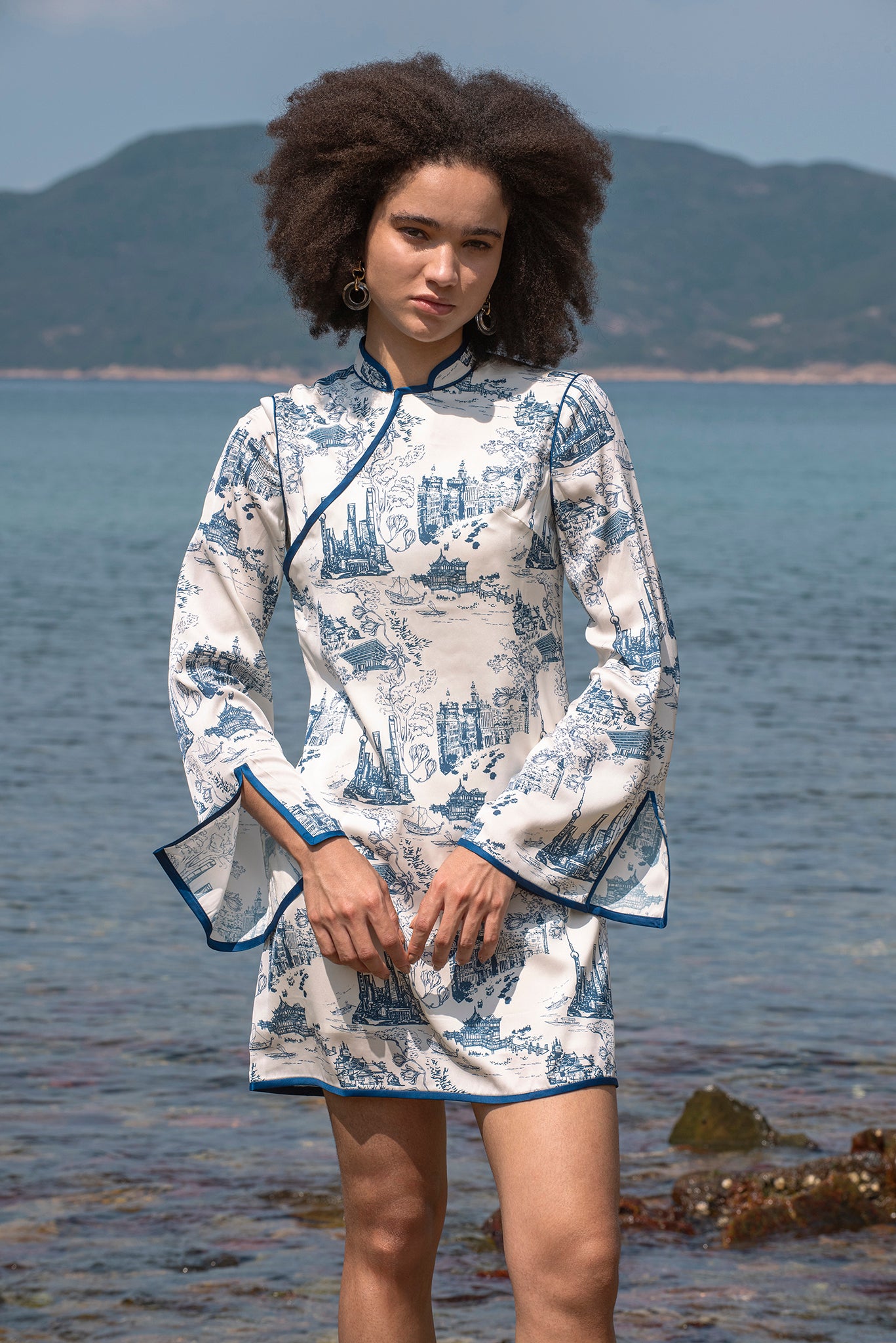 MADONNA SILK Long Slv A-line Cheongsam (White/ Navy)