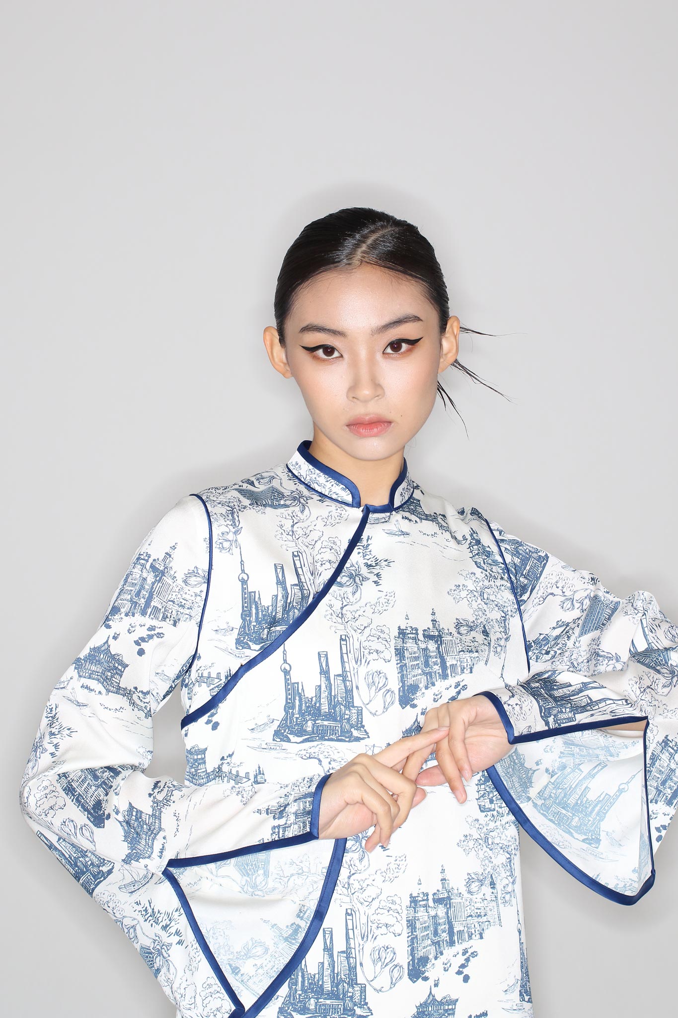 MADONNA SILK Long Slv A-line Cheongsam (White/ Navy)