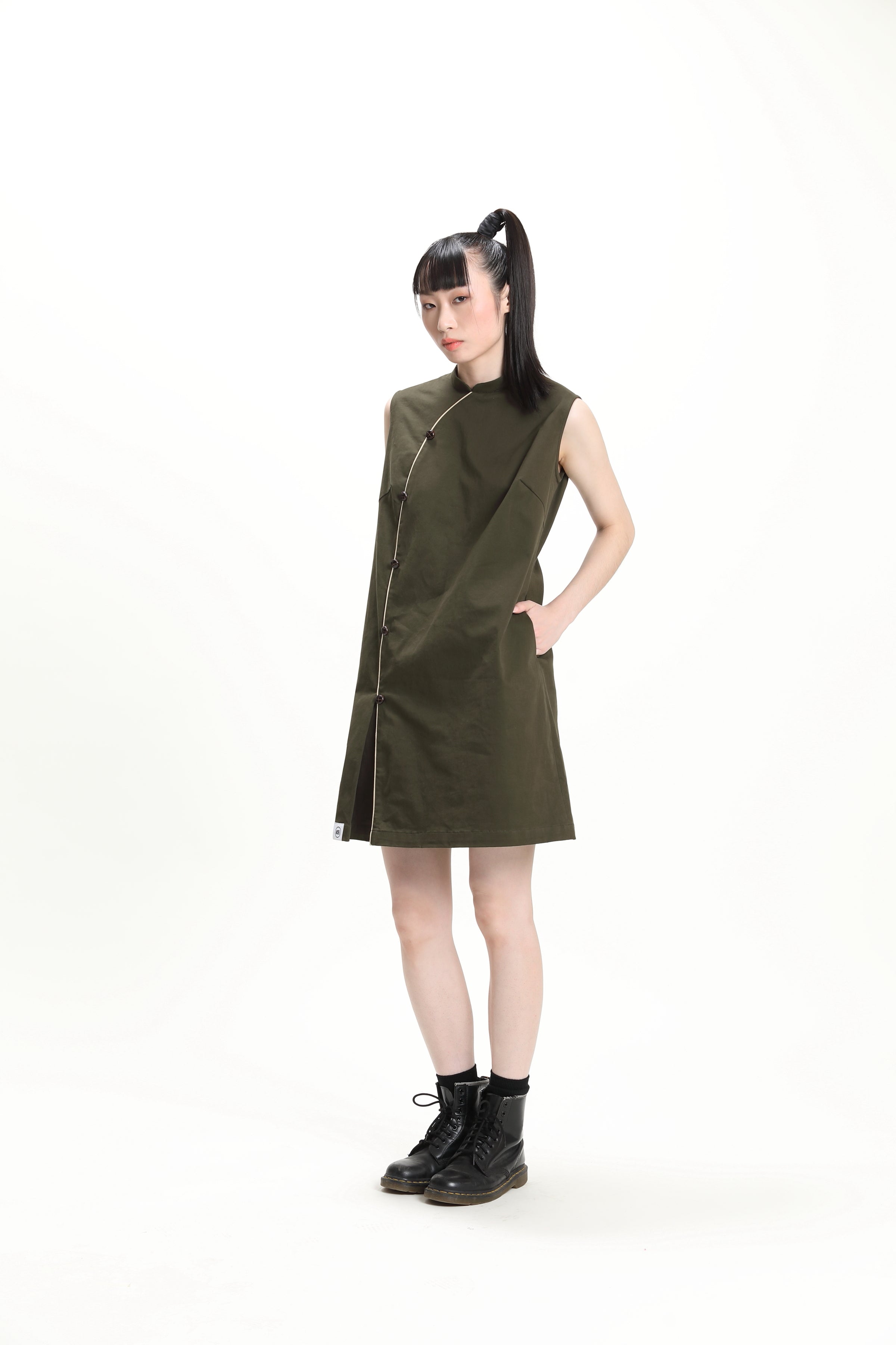 CYPHERHOOD CALLA 無袖寬鬆旗袍(軍綠色)