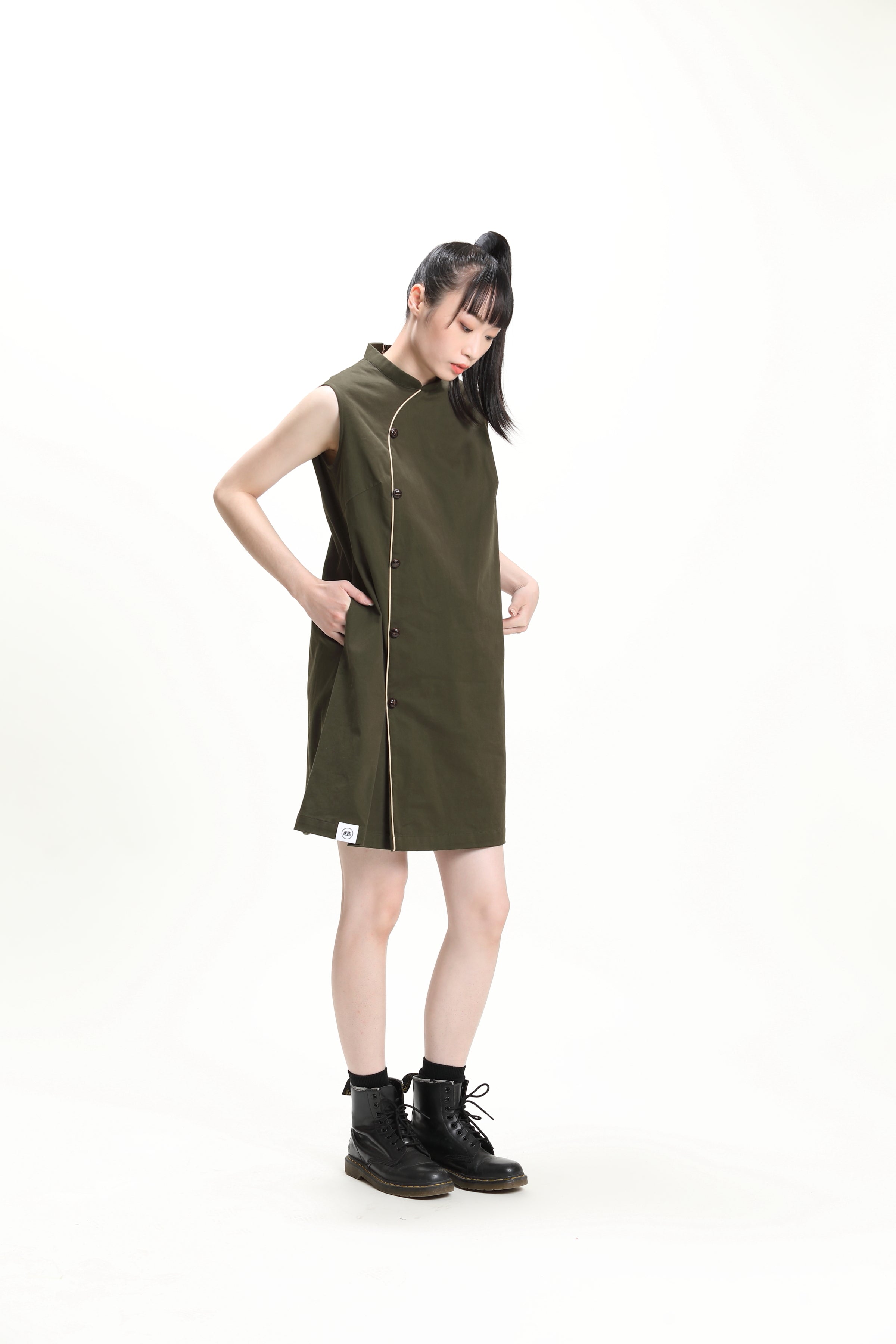 CYPHERHOOD CALLA 無袖寬鬆旗袍(軍綠色)