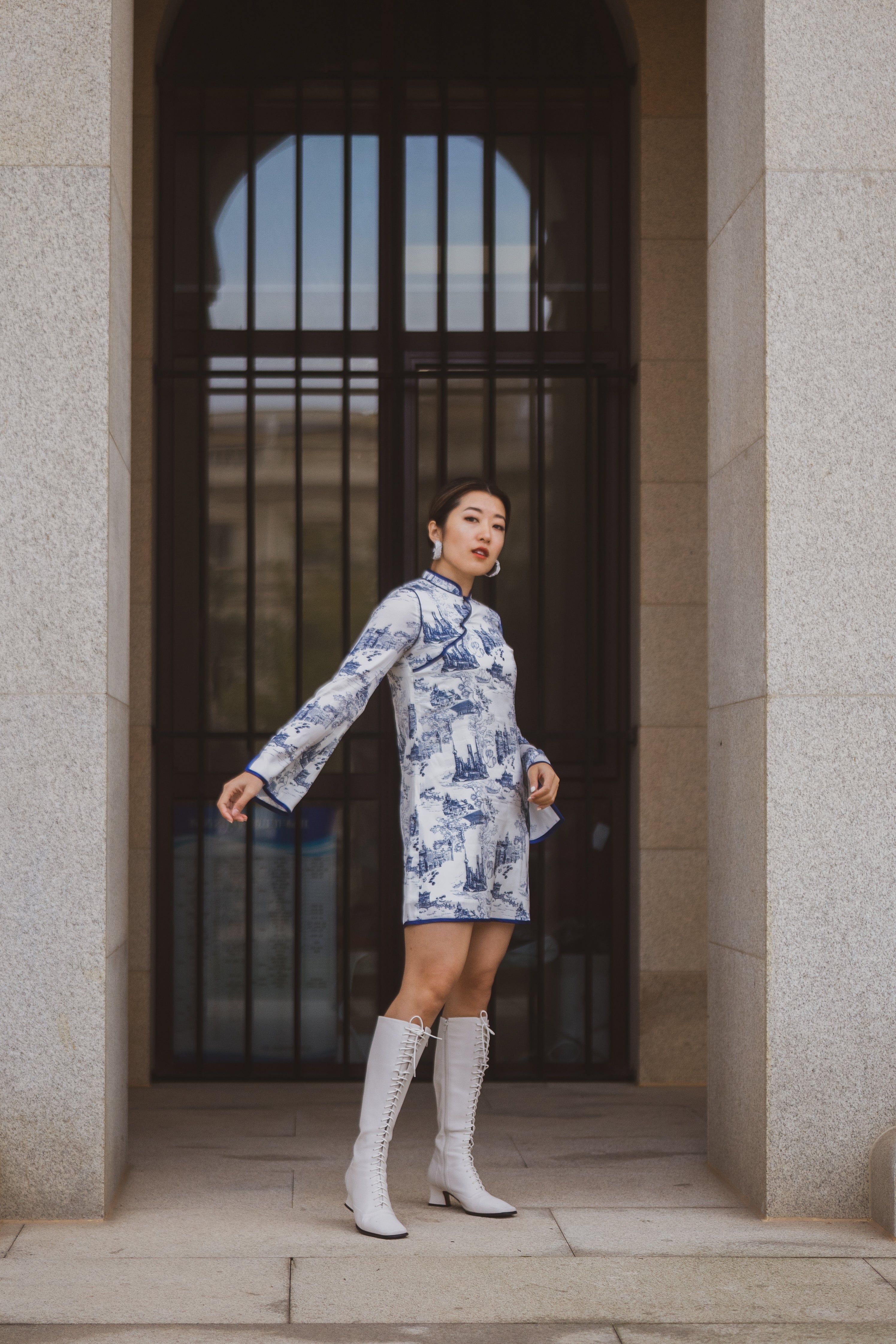 MADONNA SILK Long Slv A-line Cheongsam (White/ Navy)