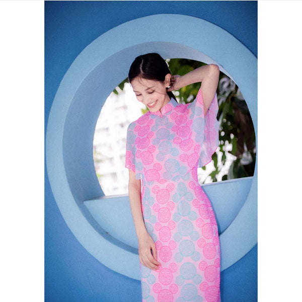 陳凱琳 Grace Chan 穿著 Yi-ming 迪士尼「米.旗 20/21系列」系列旗袍過中秋