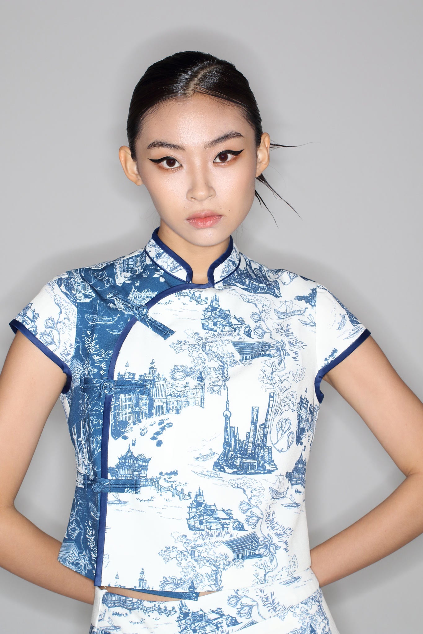 MIA Contrast Cropped Top (White/ Navy)