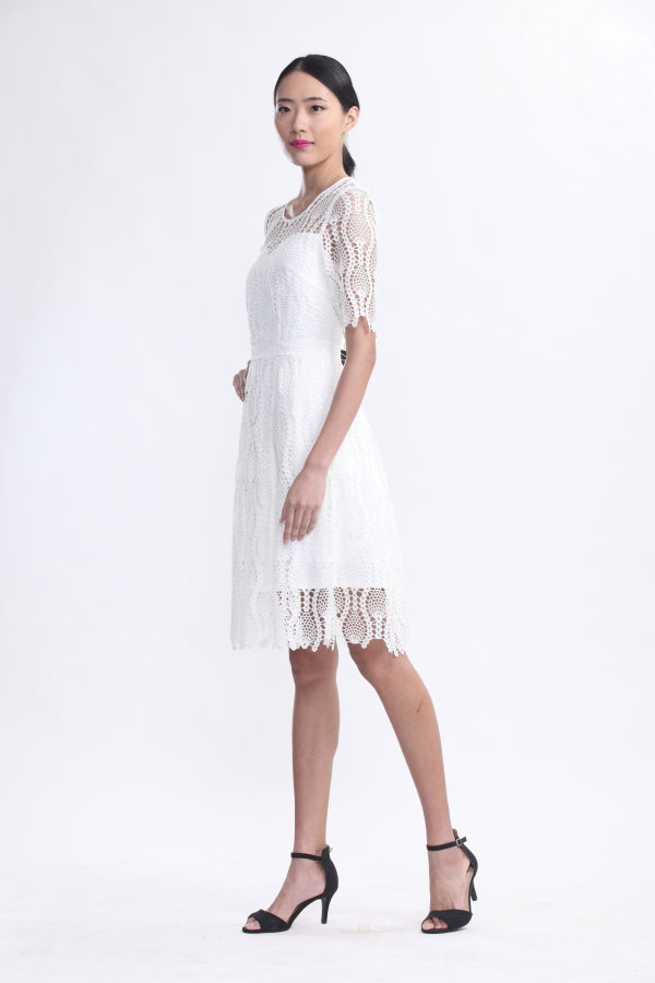 WHITE TWISTED PATTERN LACE GATHER SKIRT DRESS