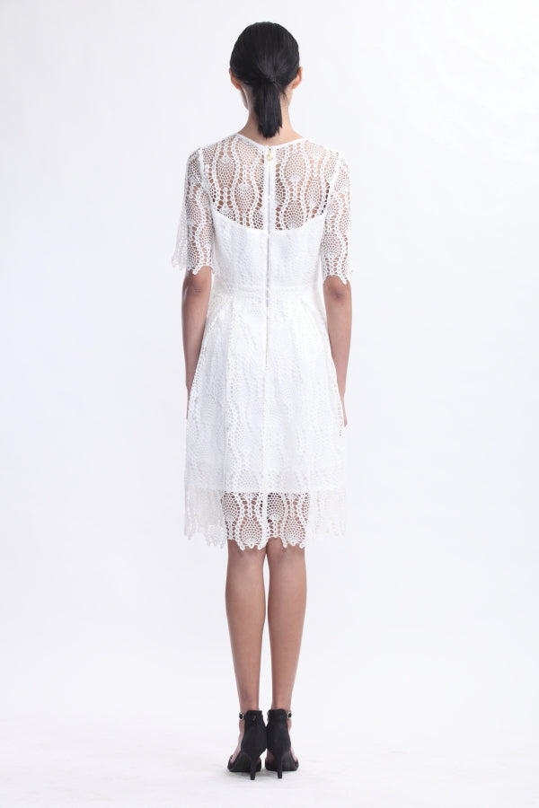 WHITE TWISTED PATTERN LACE GATHER SKIRT DRESS
